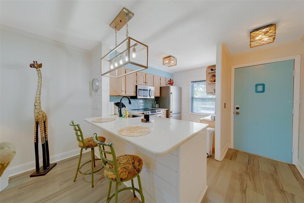 13827 Mission Oaks Blvd - Photo 3 of 50