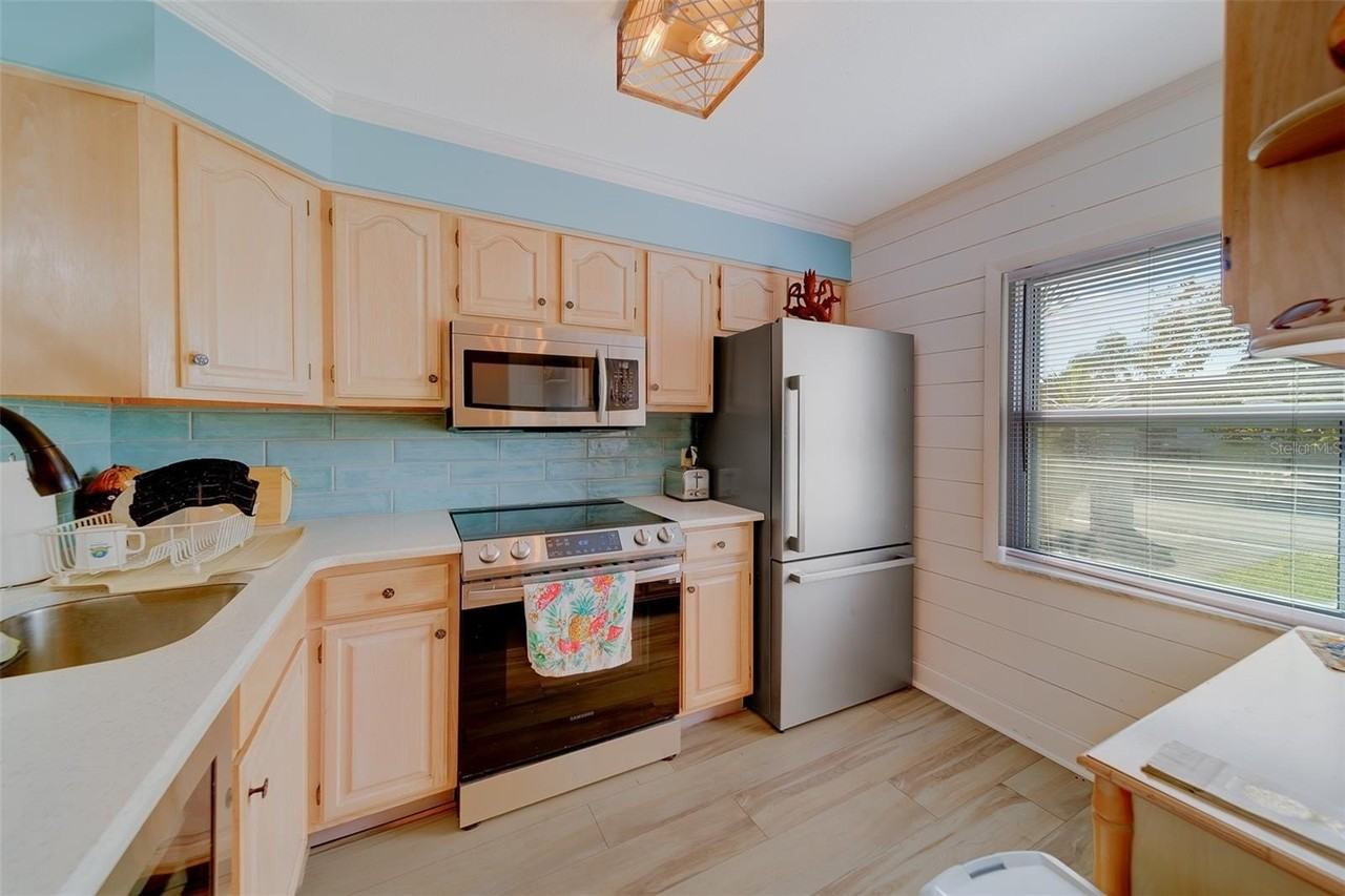 13827 Mission Oaks Blvd - Photo 5 of 50