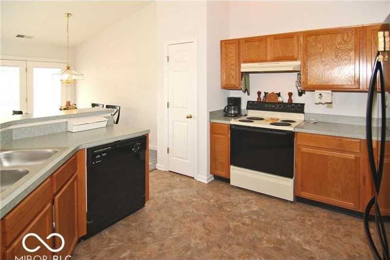 6235 Valleyview Drive - Photo 7 of 19