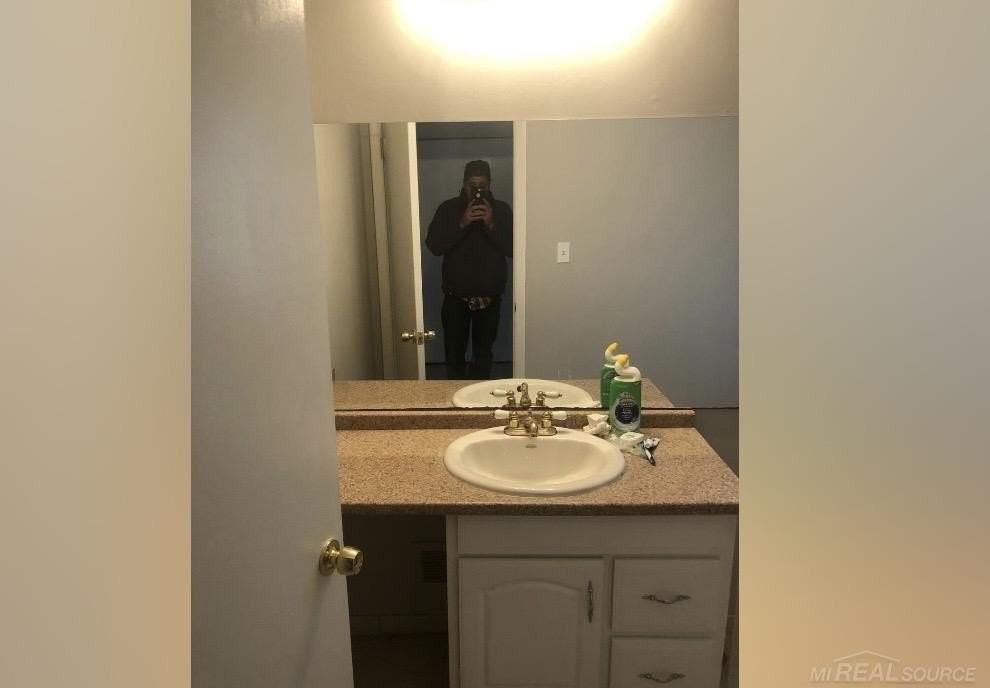 124 Mark Dr - Photo 3 of 7