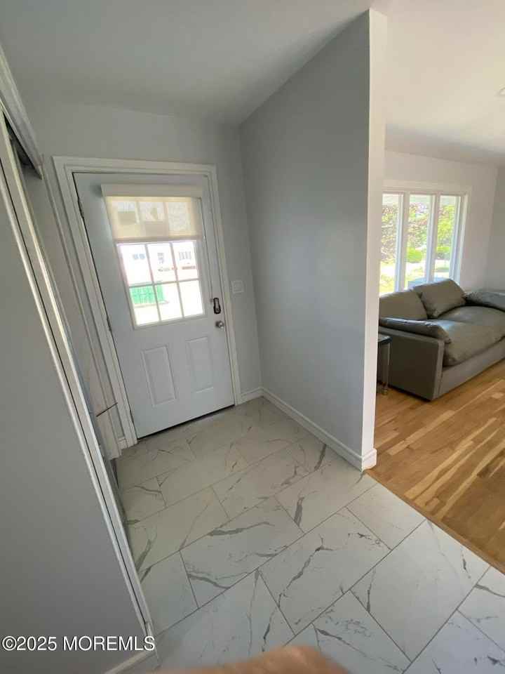 871 Red Oaks Dr - Photo 3 of 15