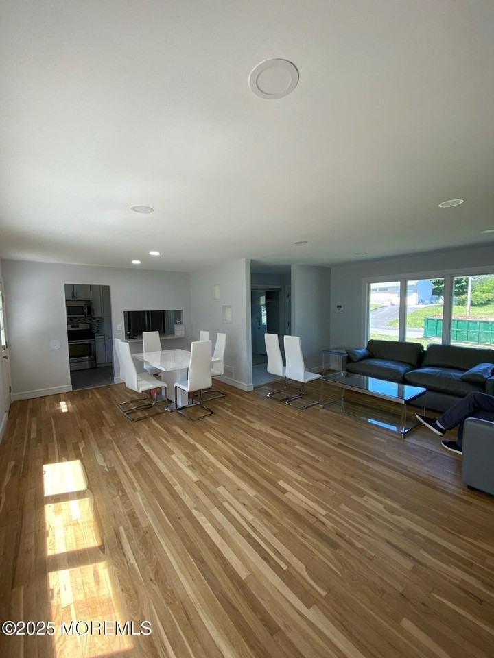 871 Red Oaks Dr - Photo 5 of 15