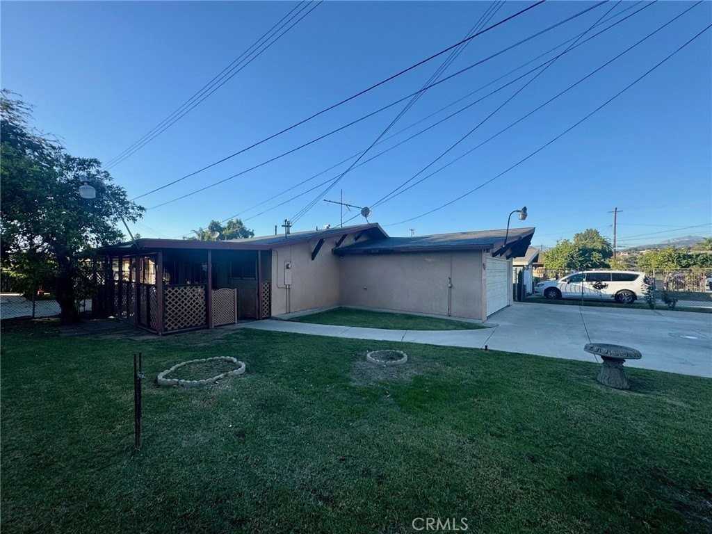 639 N Currier St - Photo 4 of 17