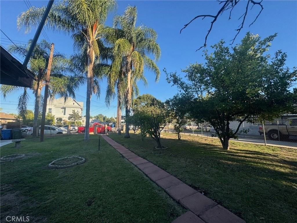 639 N Currier St - Photo 5 of 17