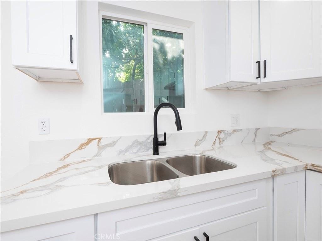 5741 S St Andrews Pl #1-2 - Photo 5 of 28