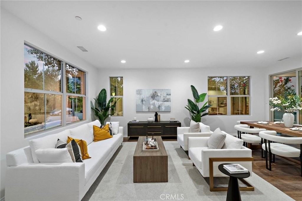 111 Henson - Photo 4 of 24