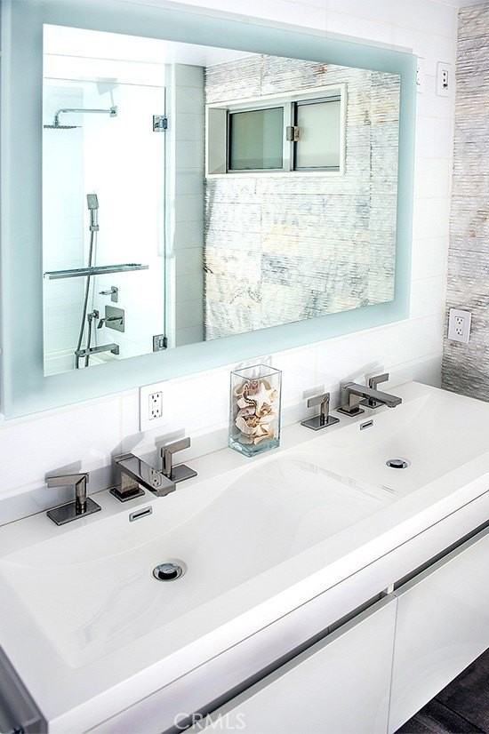 947 4th St #D - Photo 7 of 12