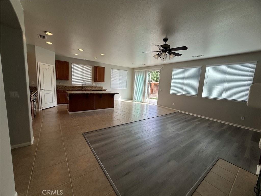 29908 Salmon St - Photo 6 of 24