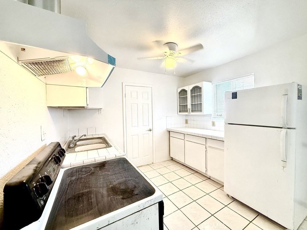 974 Grand Ave - Photo 4 of 9