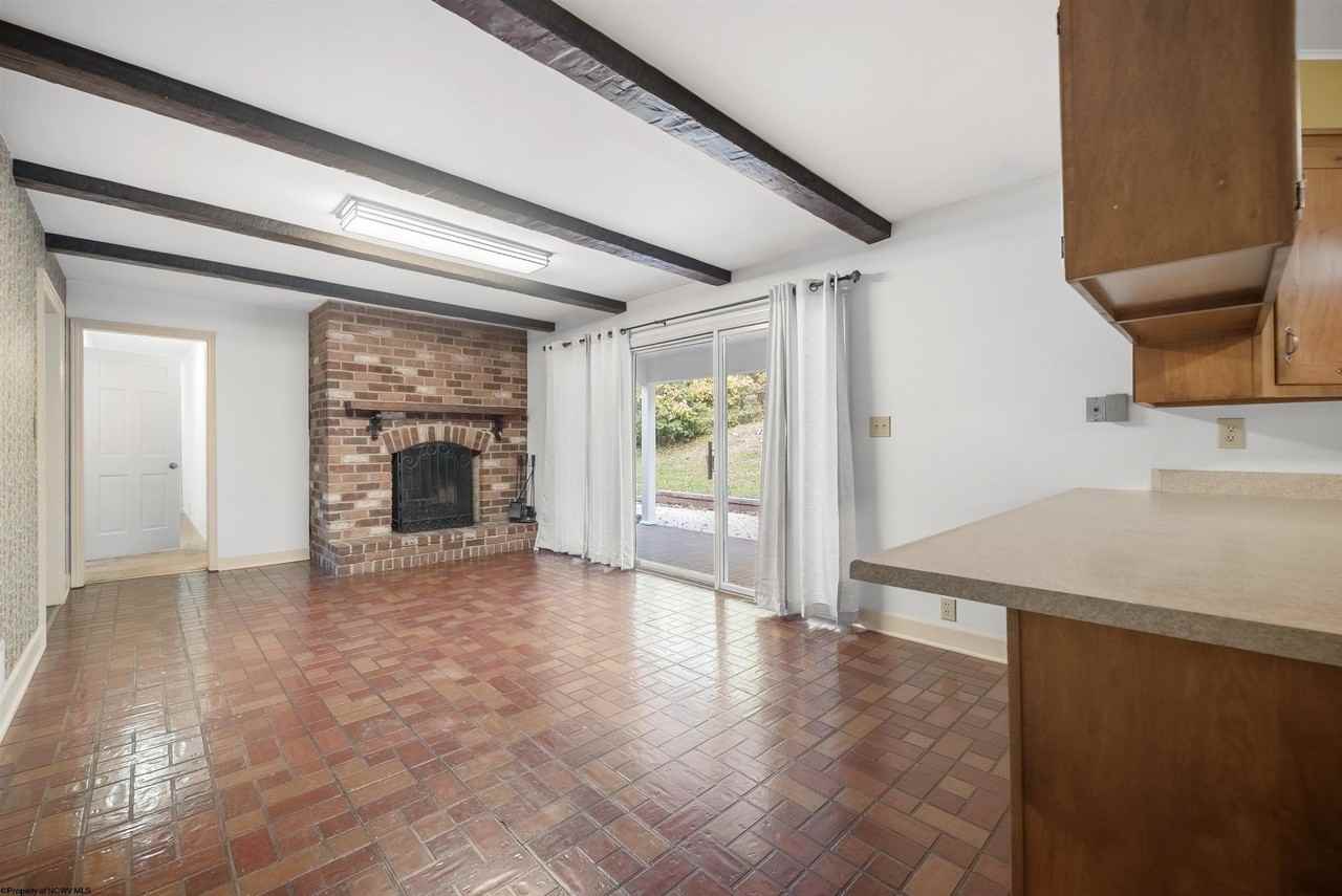 272 Lakeview Dr - Photo 2 of 41