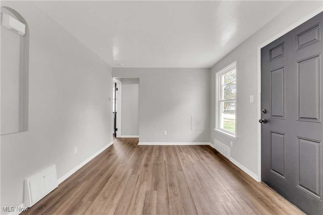 441 East 250th Street - Photo 4 of 24