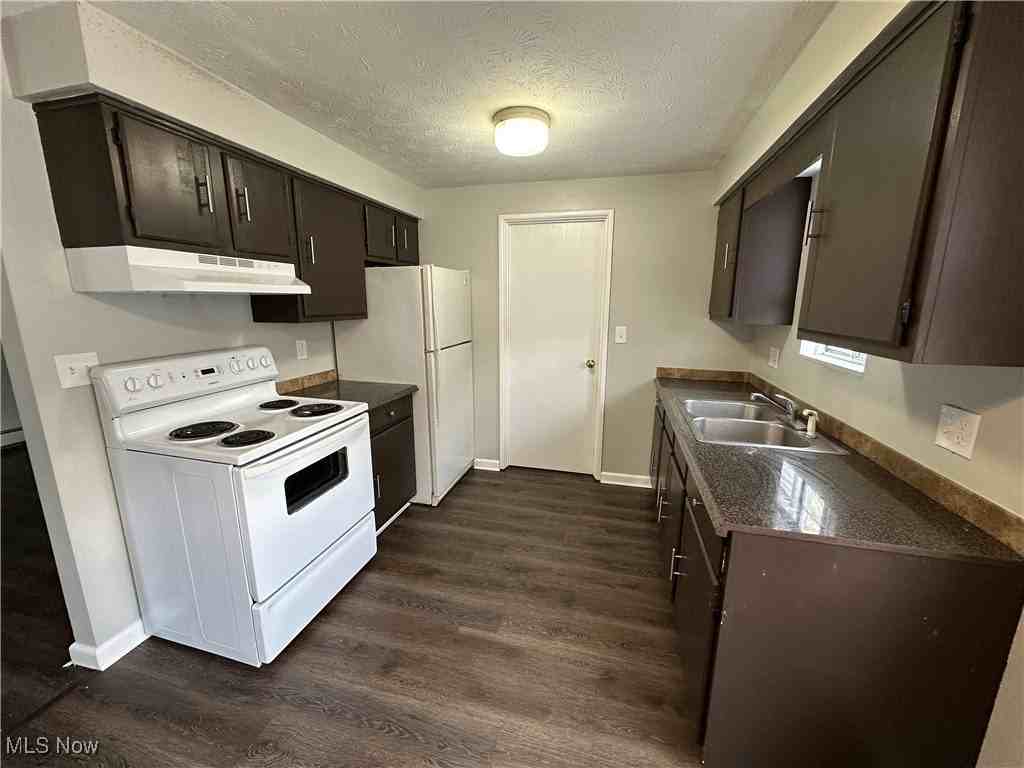 115 Westminster Ave - Photo 4 of 14