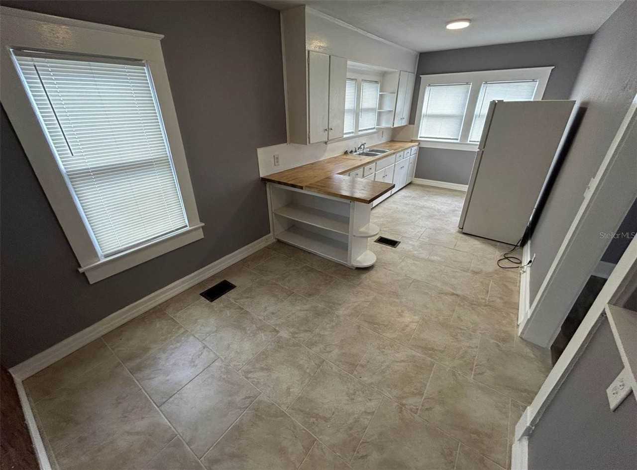 620 5th Ave W - Photo 4 of 13