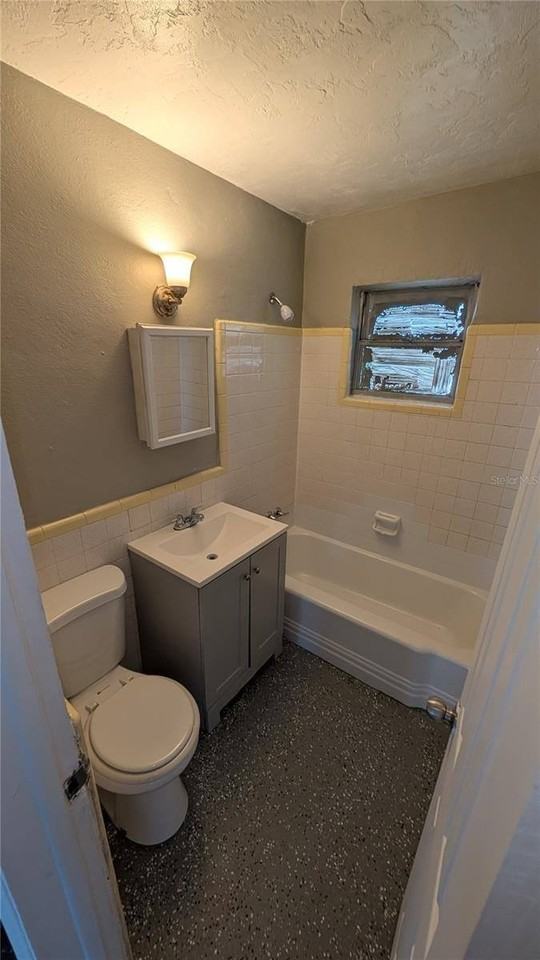 1845 20th St - Photo 3 of 7