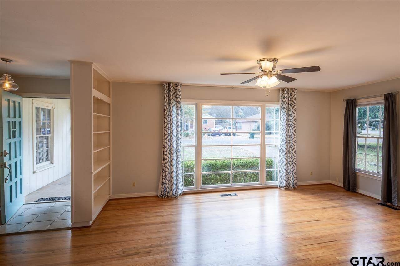 1213 West Camellia Street - Photo 2 of 11