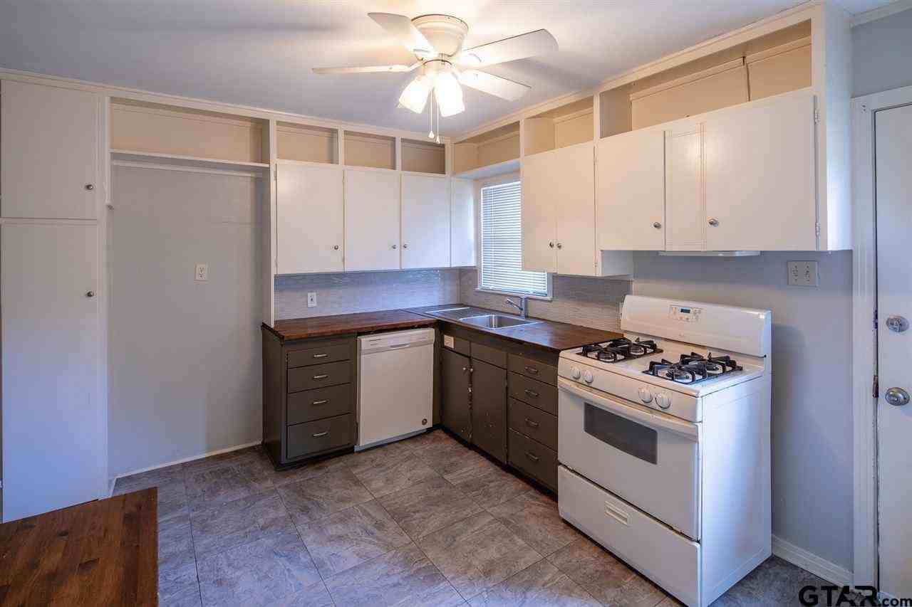 1213 West Camellia Street - Photo 3 of 11