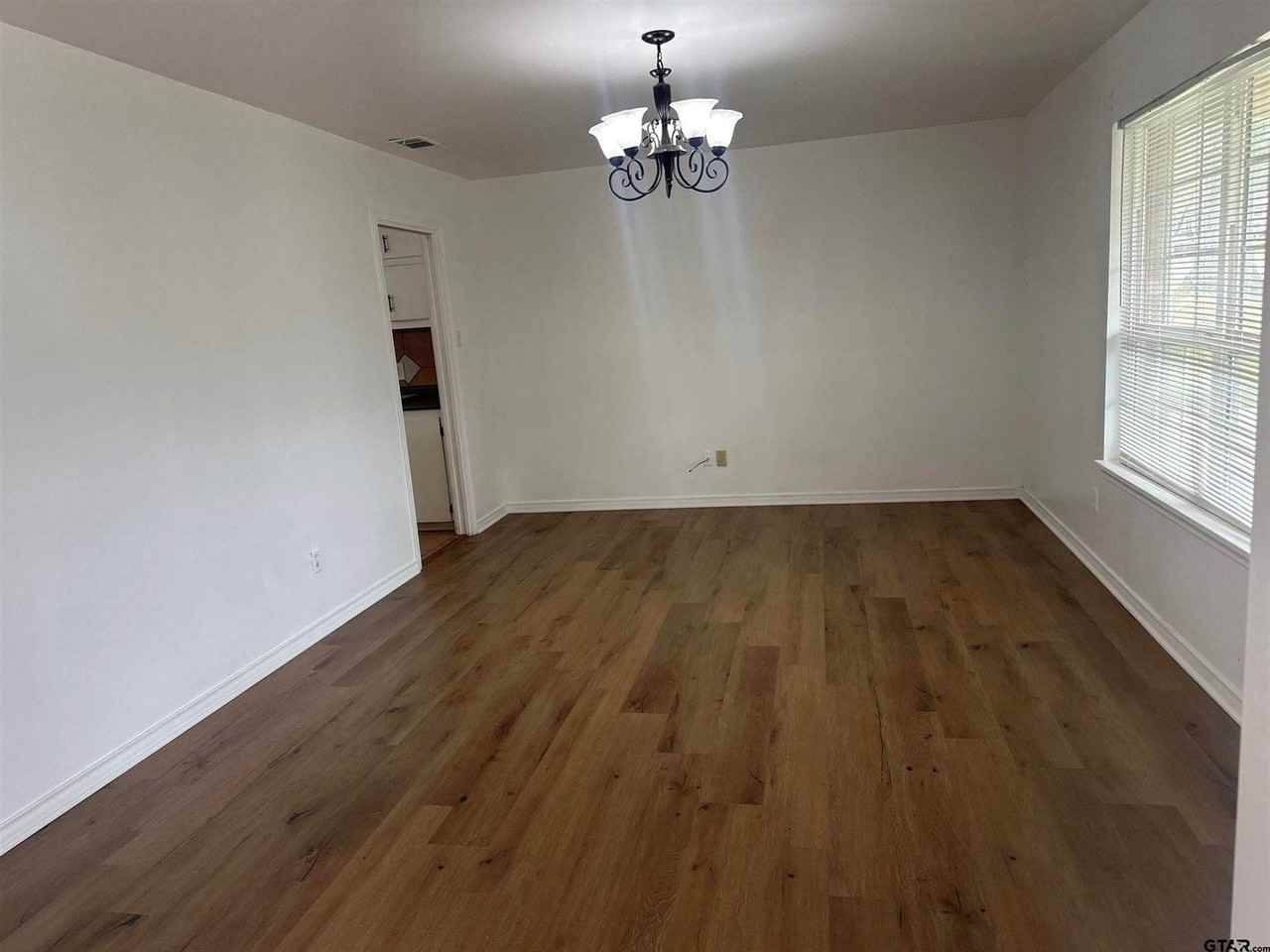 2213 Suanne Dr - Photo 3 of 32