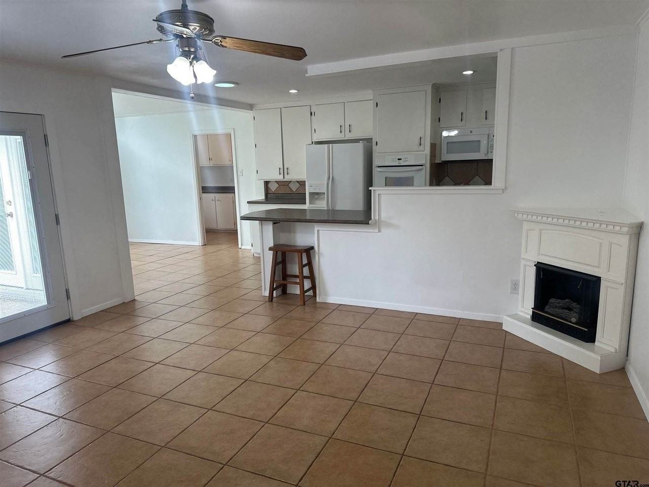 2213 Suanne Dr - Photo 6 of 32