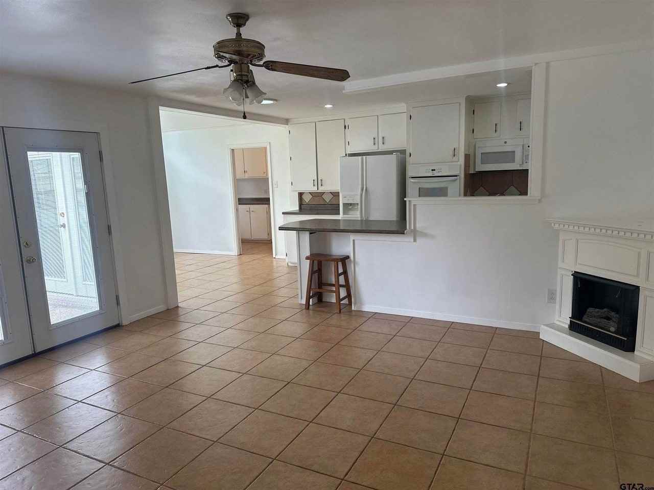 2213 Suanne Dr - Photo 7 of 32