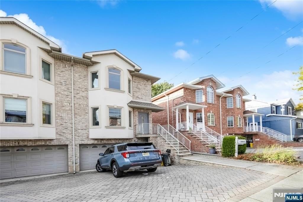 531B 2nd St - Photo 3 of 26