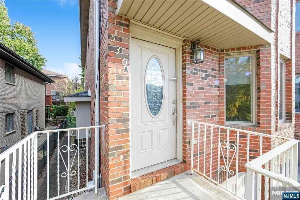 530 1st St - Photo 3 of 23