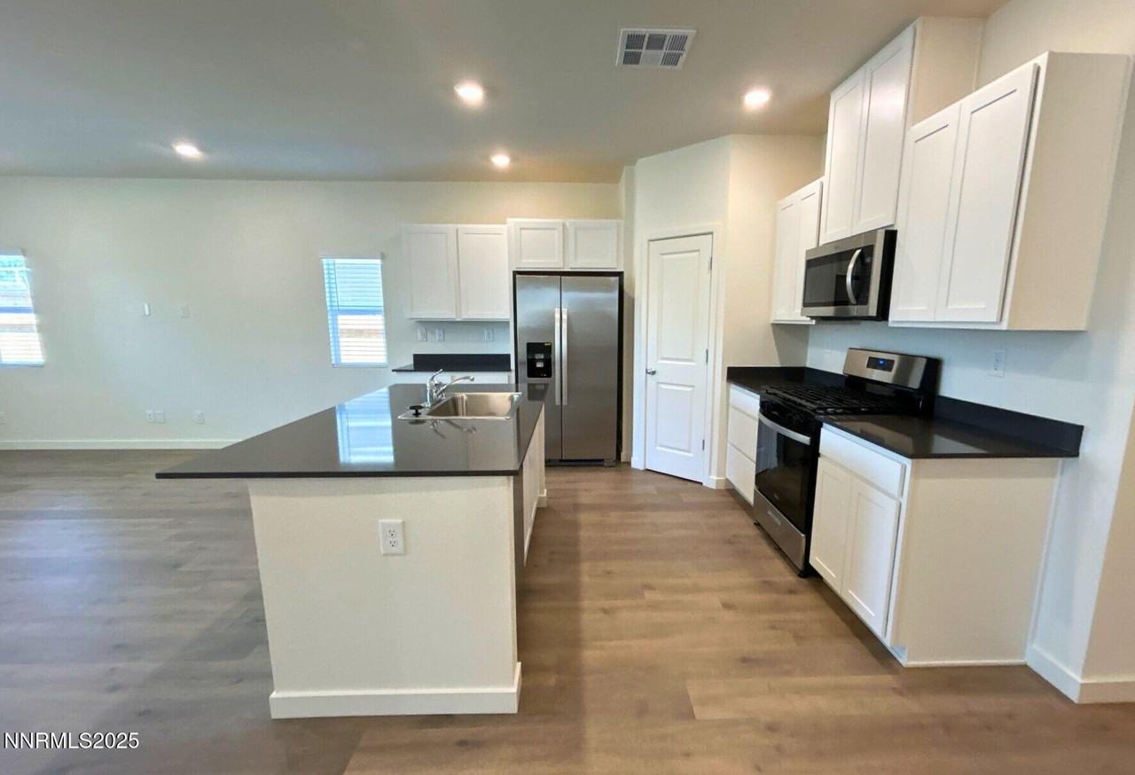 7748 Blue Gulch Rd - Photo 3 of 17