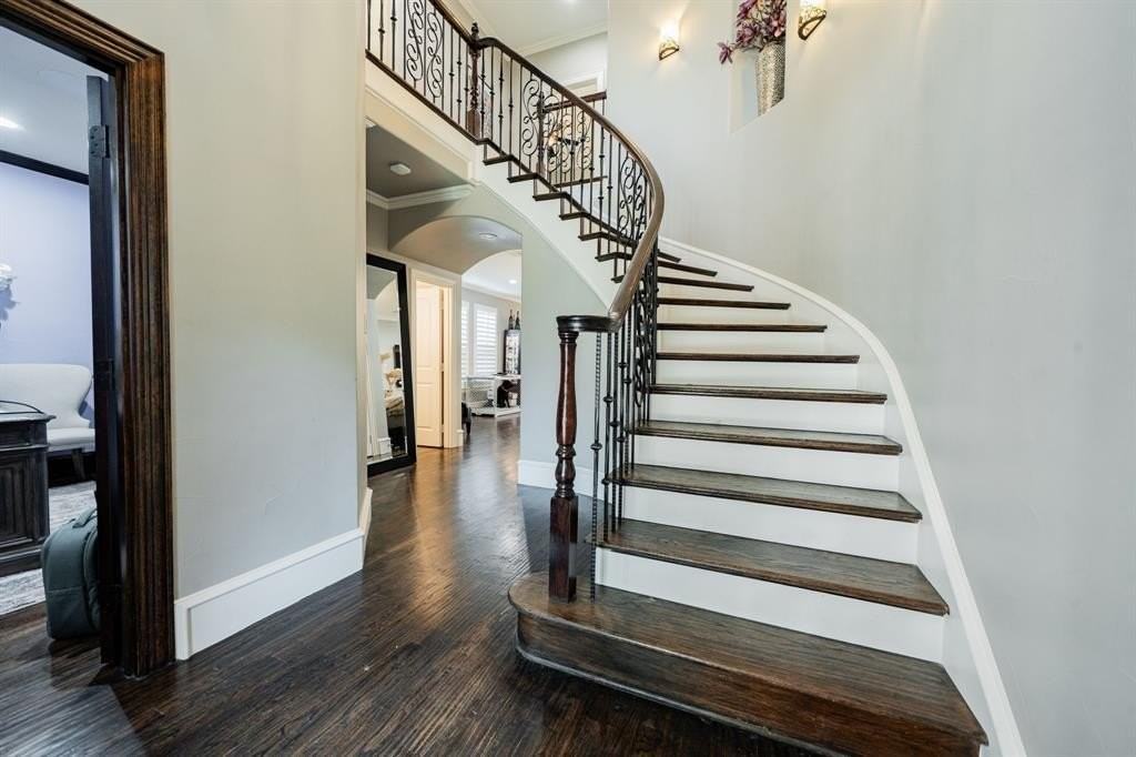 5517 Longview St - Photo 5 of 37