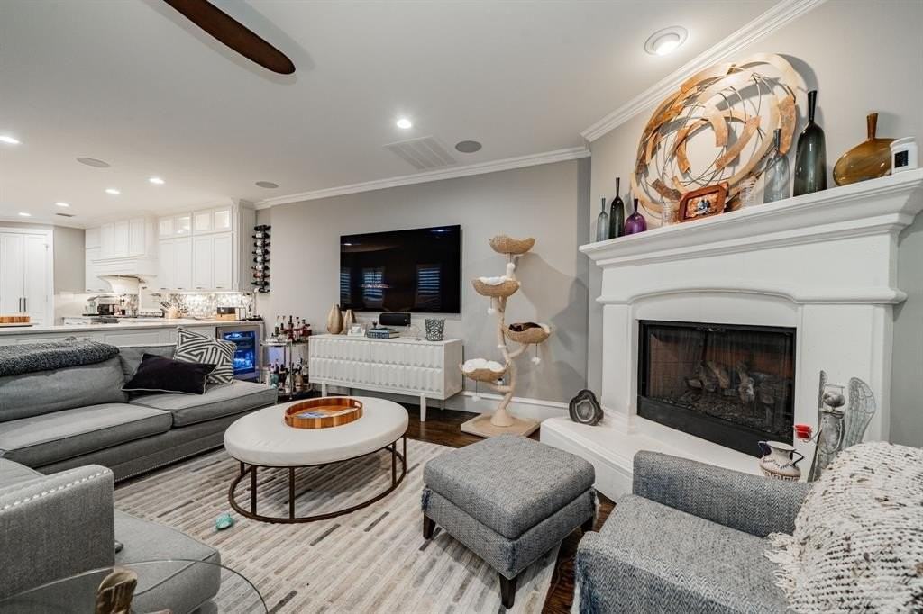 5517 Longview St - Photo 7 of 37