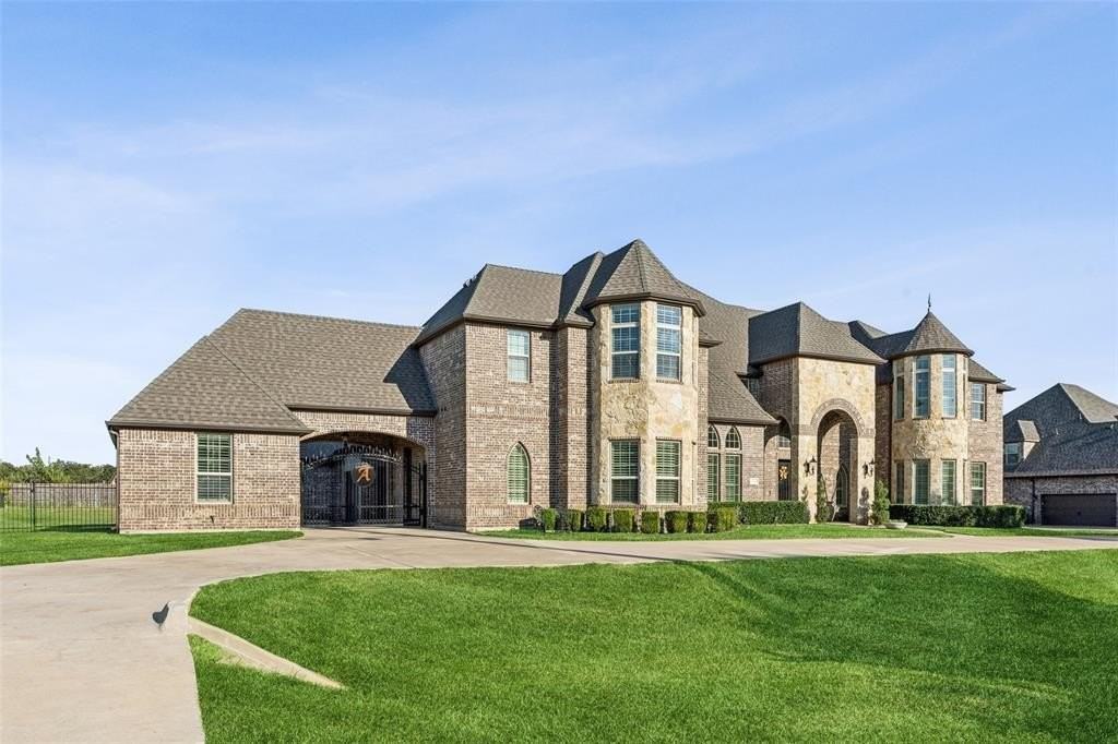 715 Simmons Rd - Photo 4 of 40