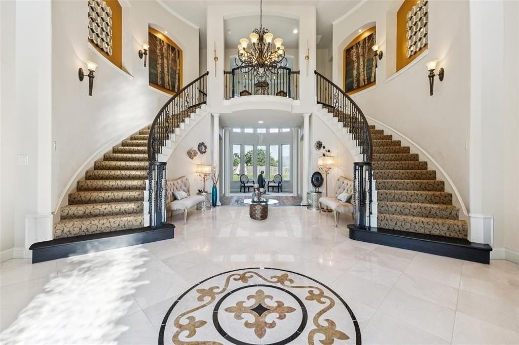 715 Simmons Rd - Photo 5 of 40