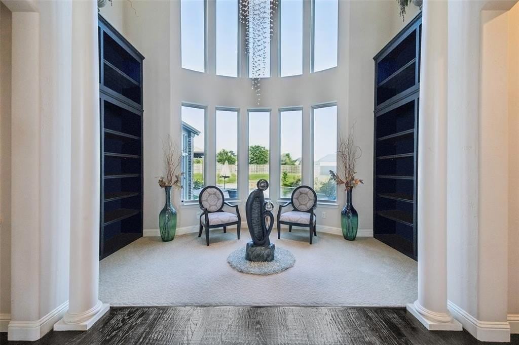 715 Simmons Rd - Photo 6 of 40