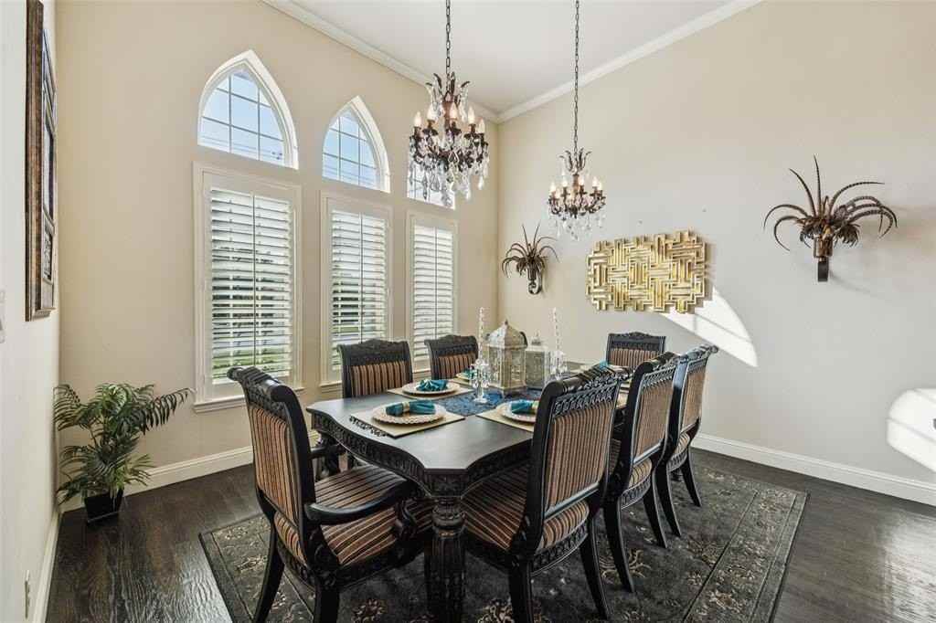 715 Simmons Rd - Photo 7 of 40