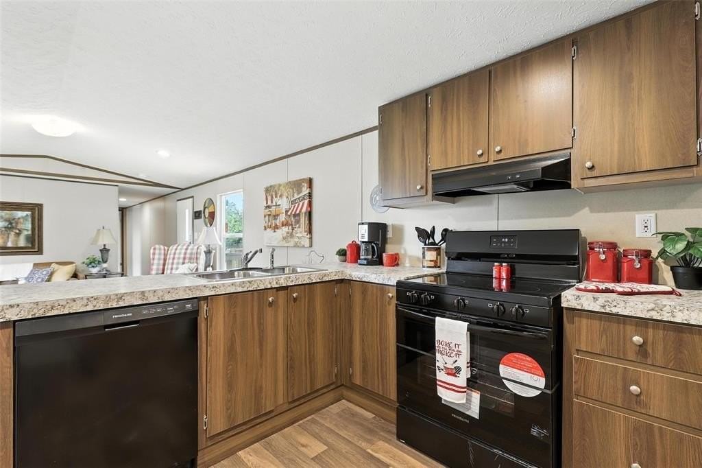 4214 W Virginia Dr - Photo 6 of 33