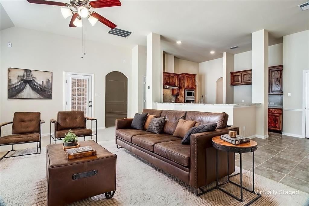 323 Westphalian Dr - Photo 5 of 15