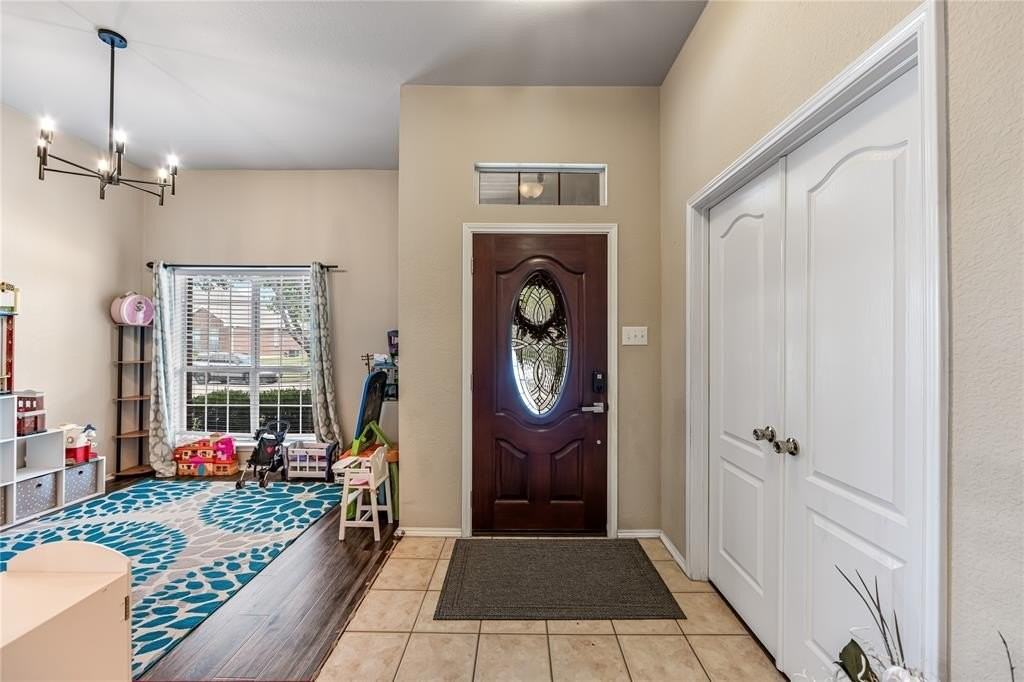 1542 Outerbridge Dr - Photo 2 of 32