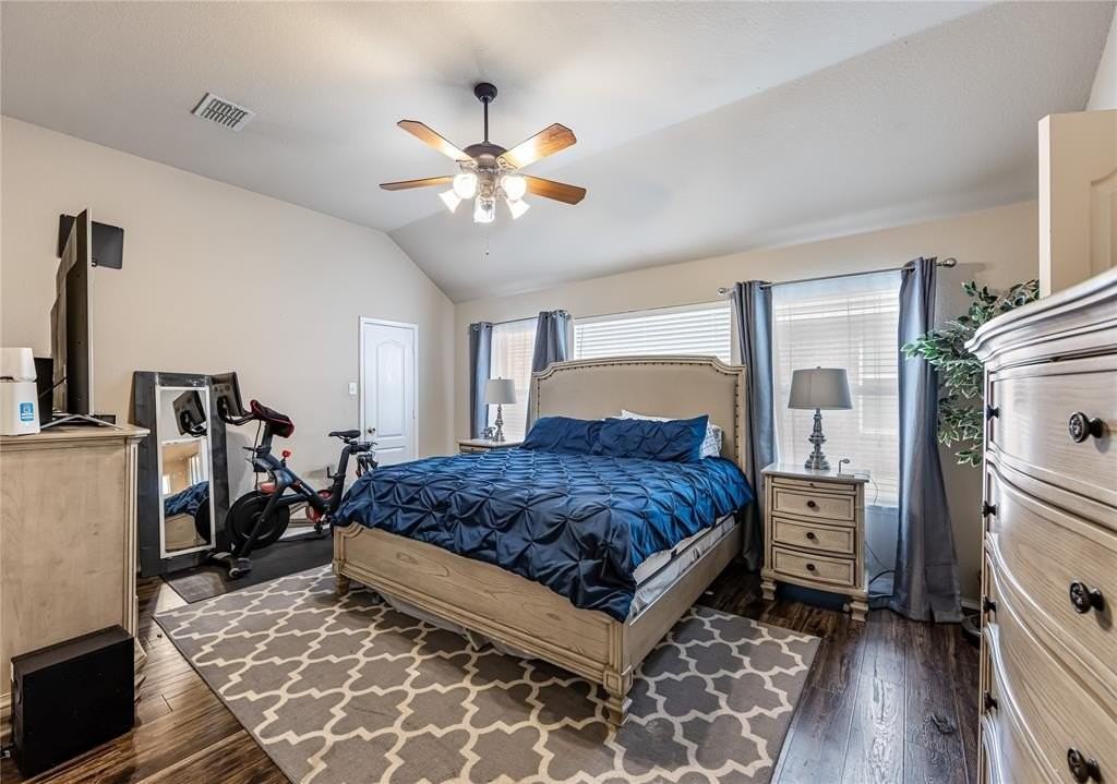 1542 Outerbridge Dr - Photo 4 of 32