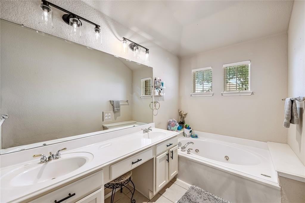 1542 Outerbridge Dr - Photo 7 of 32