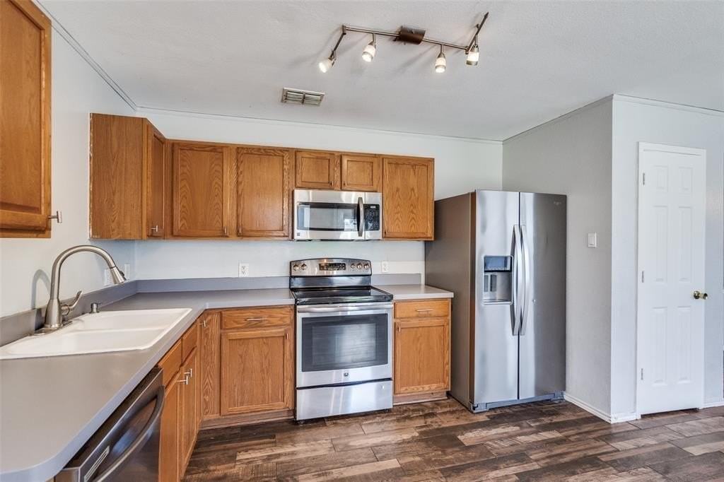 2933 High Pointe Boulevard - Photo 5 of 25