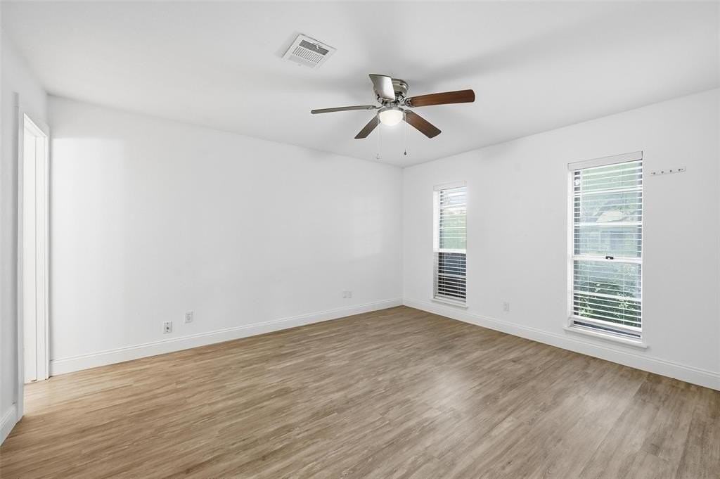 1421 Bosque Dr - Photo 2 of 18