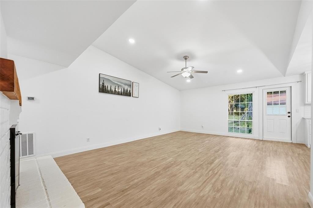 1421 Bosque Dr - Photo 5 of 18