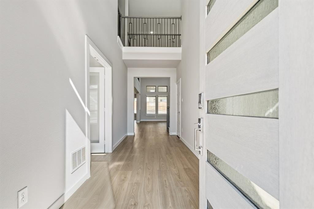 1720 Foxtail Dr - Photo 4 of 36