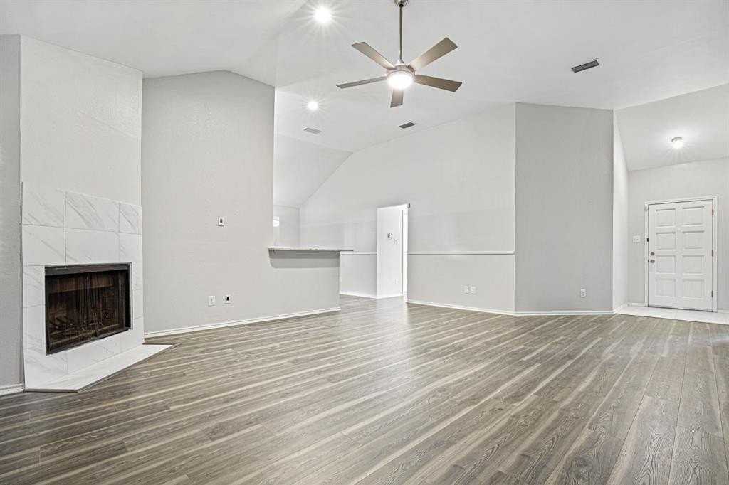 3705 Remington Dr - Photo 4 of 20