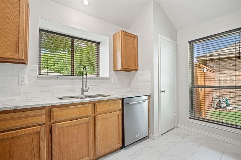 3705 Remington Dr - Photo 7 of 20