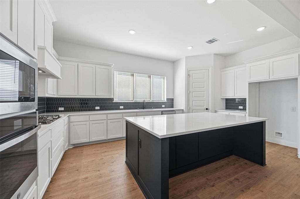 513 Fieldstone Ln - Photo 3 of 18