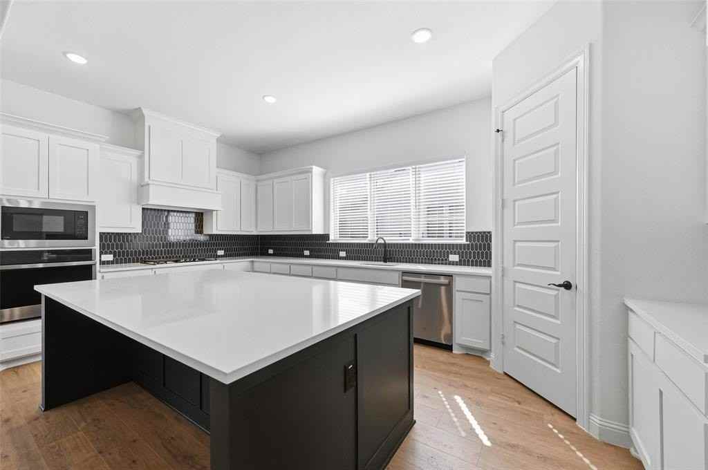 513 Fieldstone Ln - Photo 4 of 18