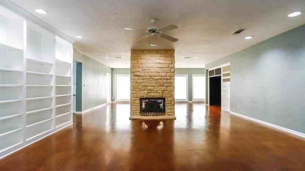 614 Twilight Trl - Photo 6 of 24