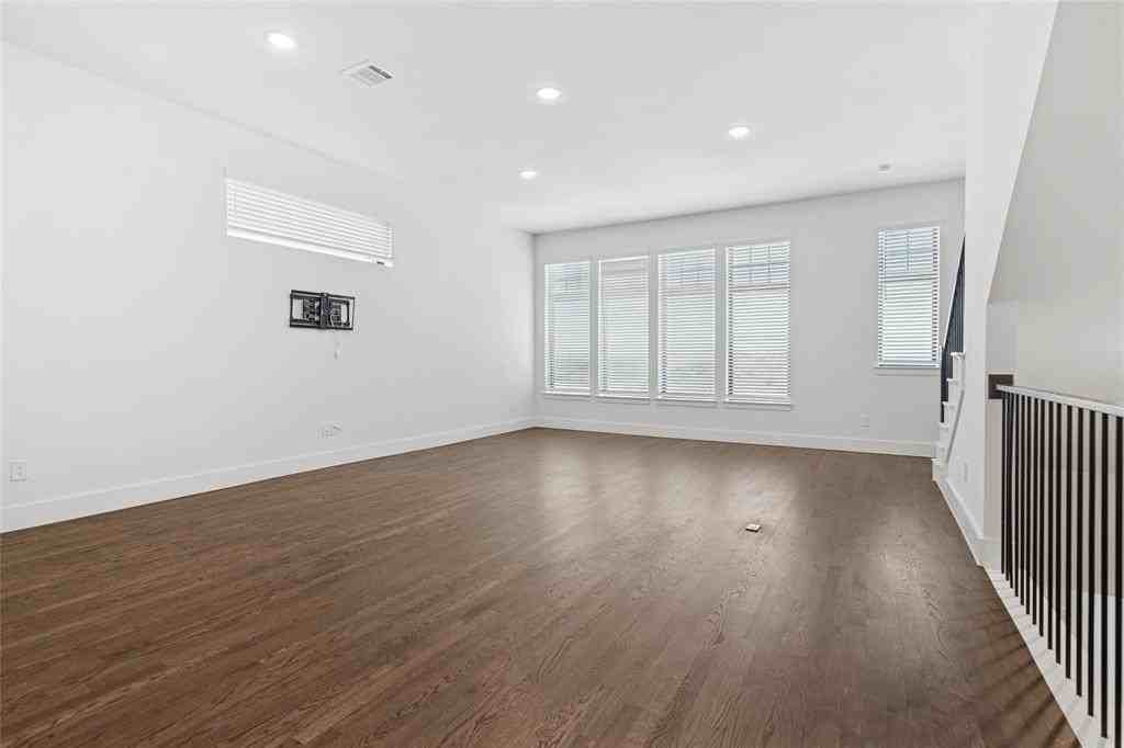 714 Resort Dr - Photo 6 of 30