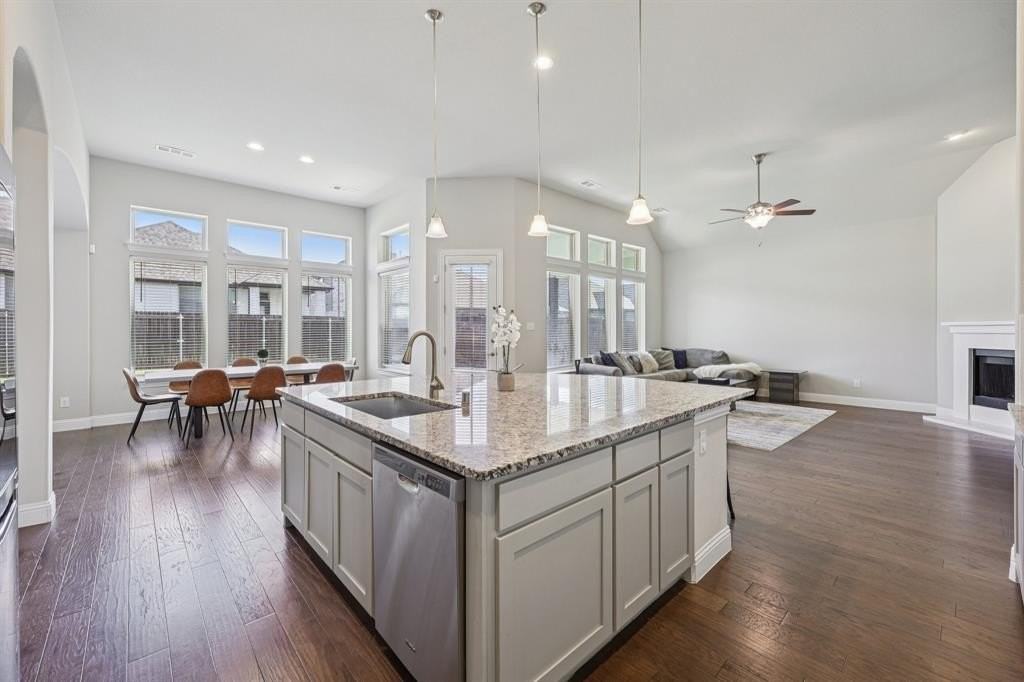 1656 Pegasus Dr - Photo 2 of 29