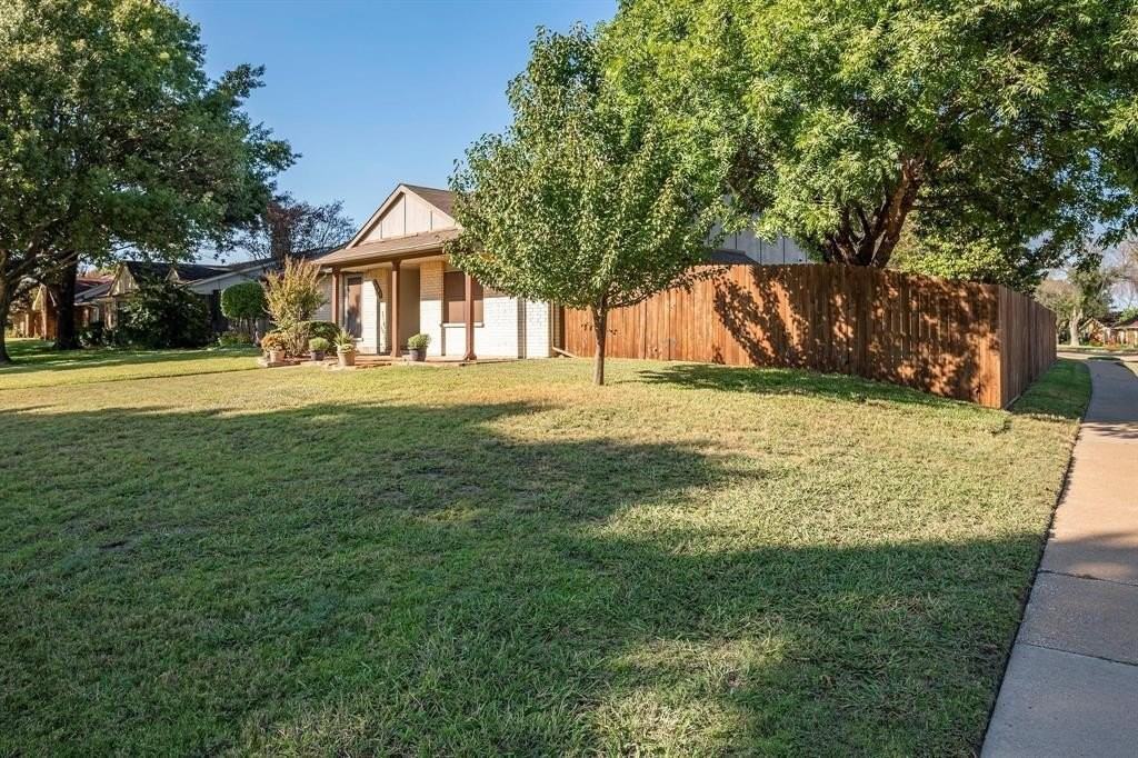 1301 Jabbet Dr - Photo 2 of 24