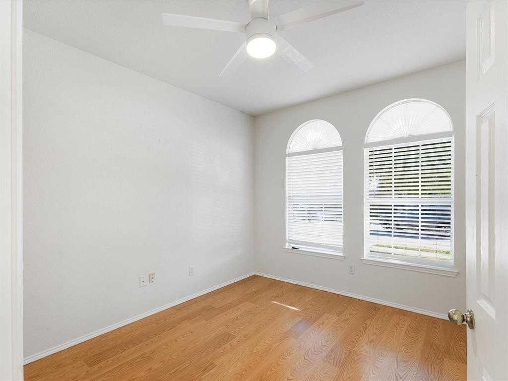 548 Linacre Drive - Photo 6 of 33